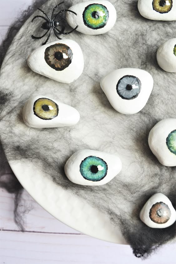 38 More Brilliant DIY Halloween Decorations: Creative Crafts for Less