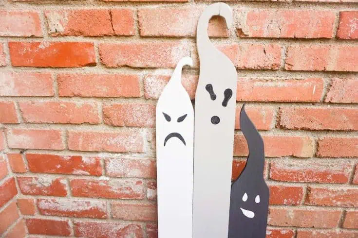 -Wooden-Halloween-Ghosts